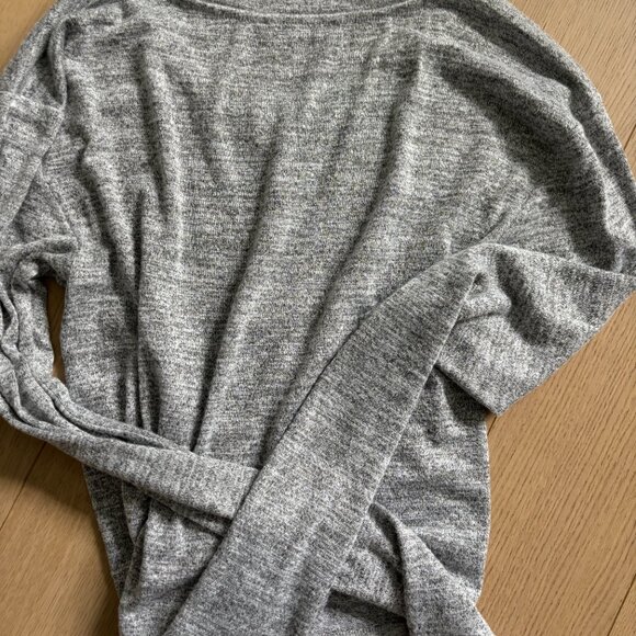 Aritzia Wilfred Free Longsleeve - Picture 3 of 3